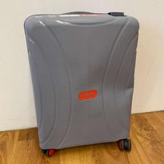 Suitcase, as reported by Schiphol Airport (Kelderplein) using iLost