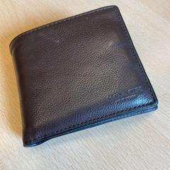 Wallet Jacksson, as reported by Delhi Airport using iLost