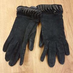 Gloves, as reported by SBB - Station C using iLost