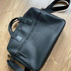 Briefcase, as reported by Schiphol Airport (Kelderplein) using iLost