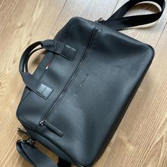 Handbag, as reported by Noida International Airport using iLost
